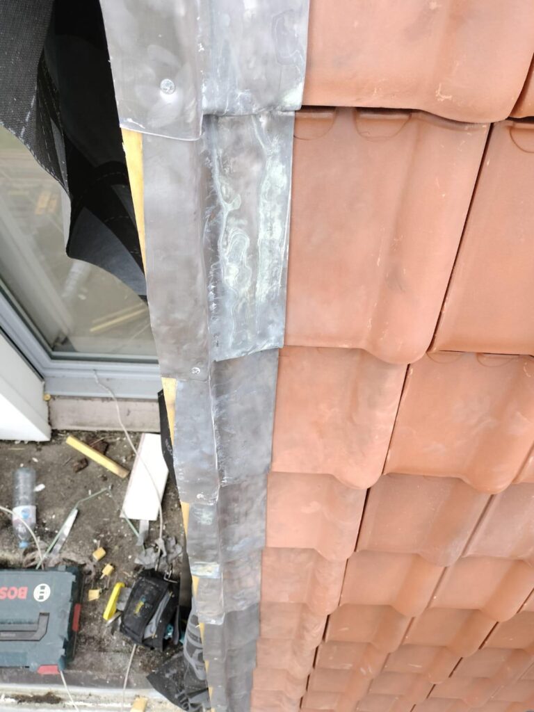 chantier toiture - granit et ardoise