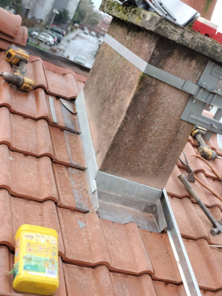 chantier toiture - granit et ardoise