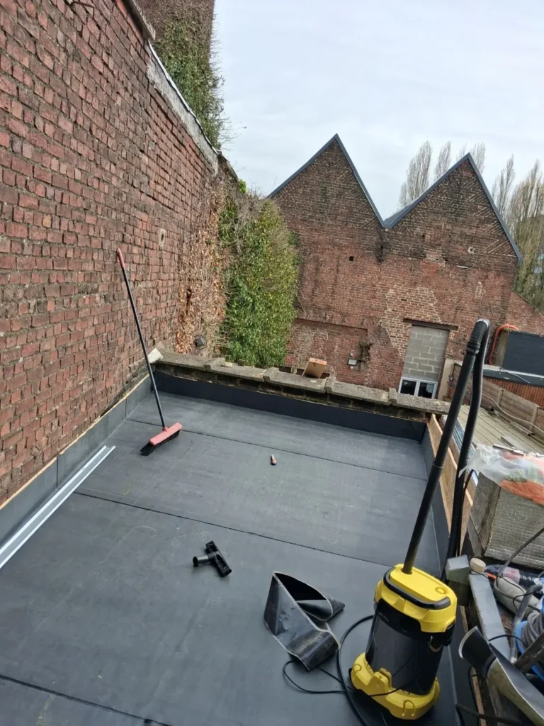 Membrane EPDM en cours de mise en œuvre