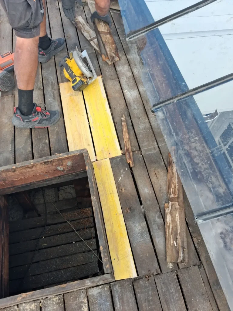 Remplacement des bois détériorés au droit d’une verrière latérale