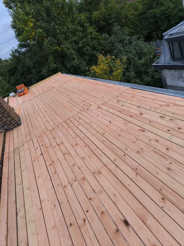 Voligeage en bois avant la pose de la couverture en zinc